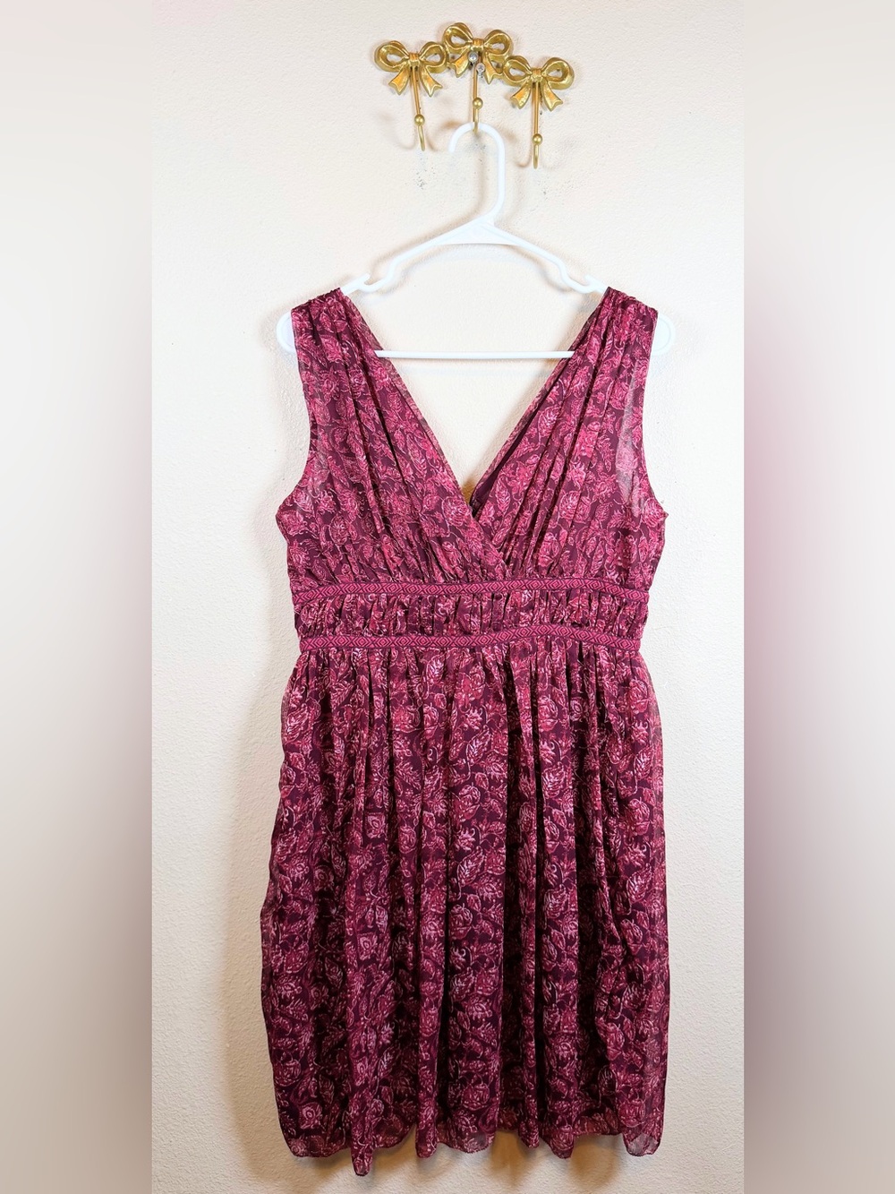 Simply Styled Burgundy Floral Midi Sleeveless V-Neck Dress. Size M